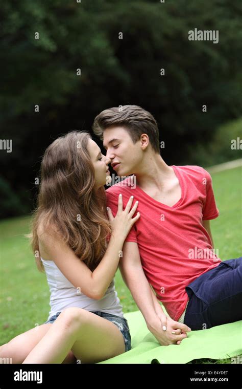 kissing phub|Free Teenagers Passionate Kissing Videos .